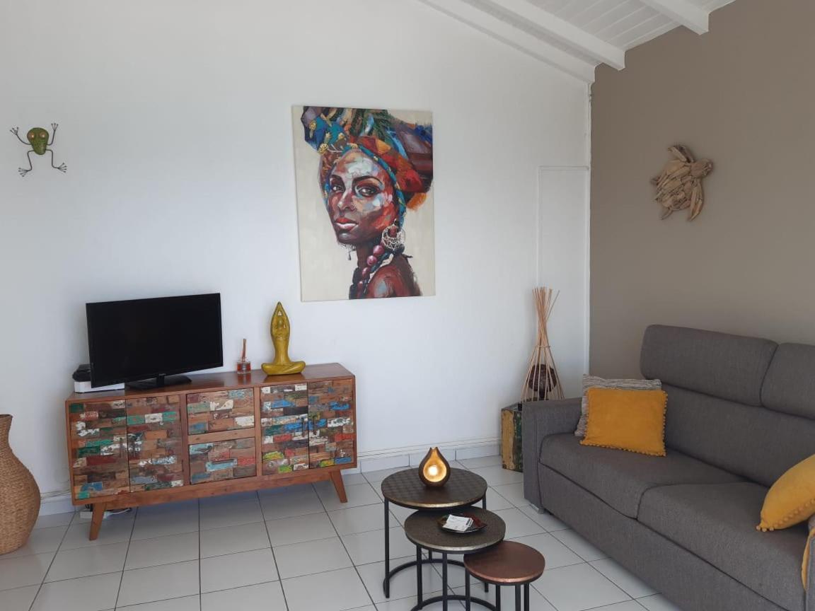 Le Pélikan Le Gosier  Bagian luar foto